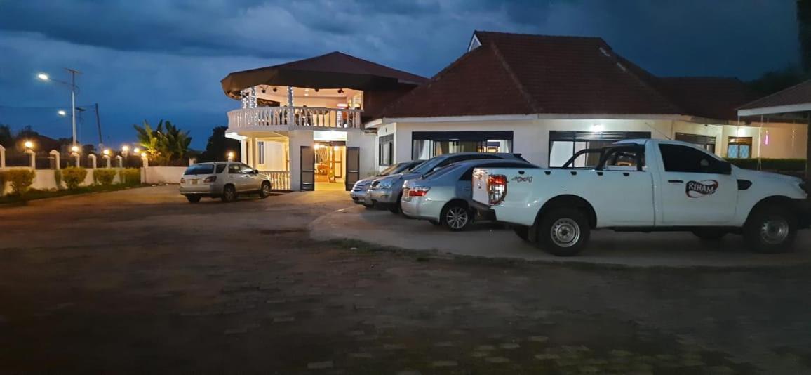 Northern Pearl Gulu Екстер'єр фото