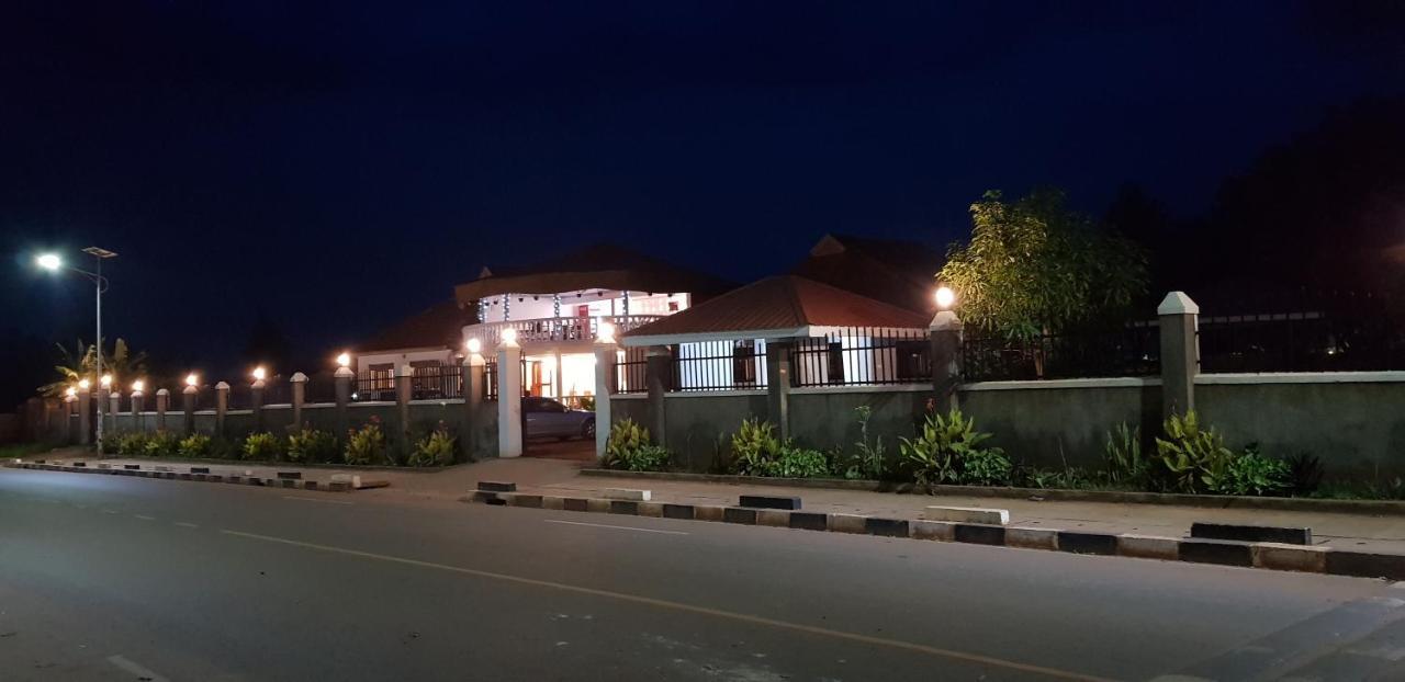 Northern Pearl Gulu Екстер'єр фото